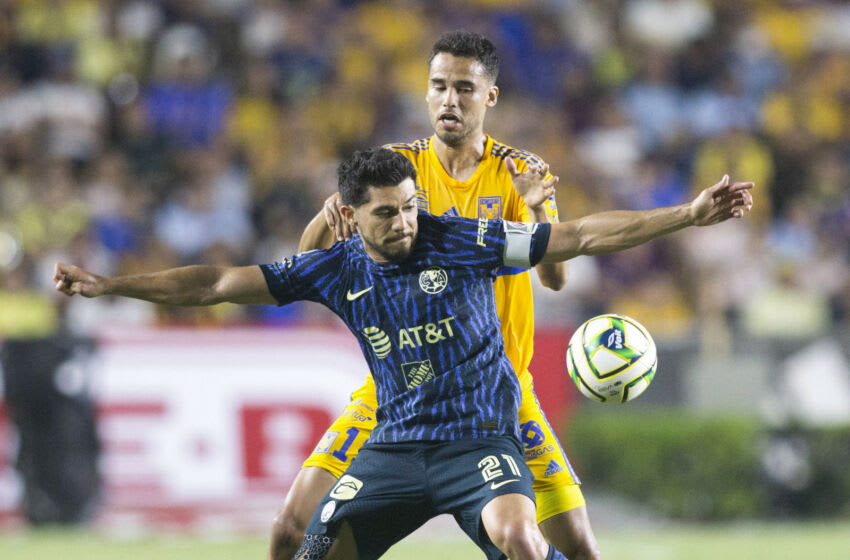 America and star striker Henry Martín will try to hold off Diego Reyes and Tigres during their match on Saturday. América is aiming to dethrone the defending Liga MX champions this season. (Photo by JULIO CESAR AGUILAR/AFP via Getty Images)