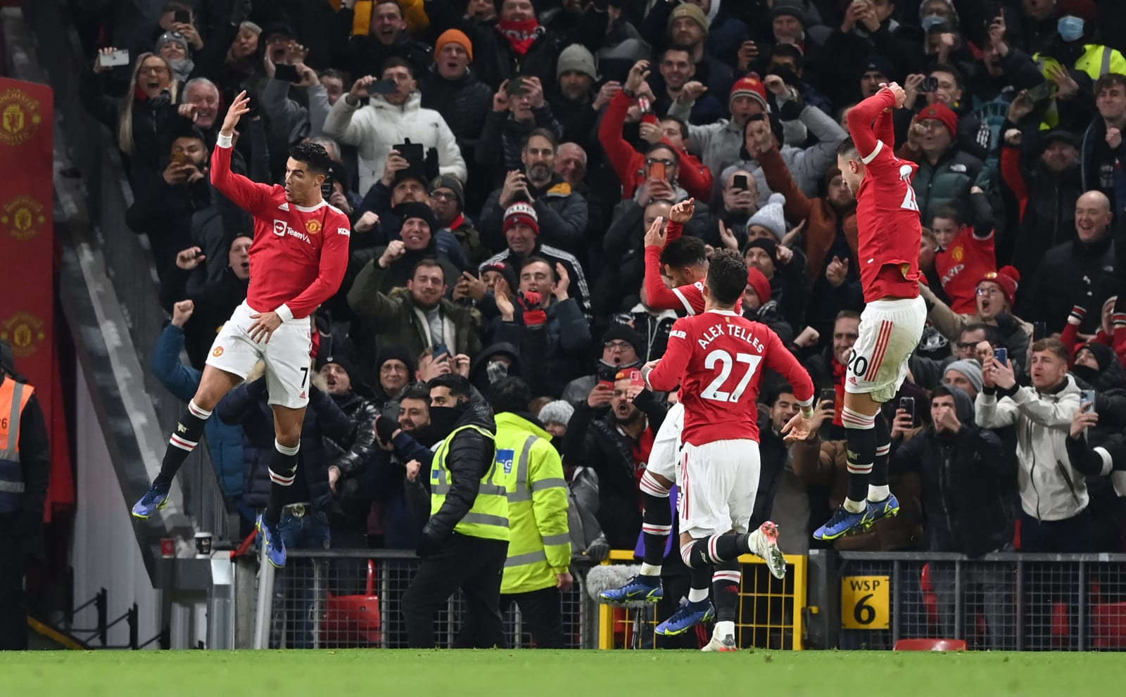 Ronaldo celebrates the decisive goal between Manchester United and Arsenal