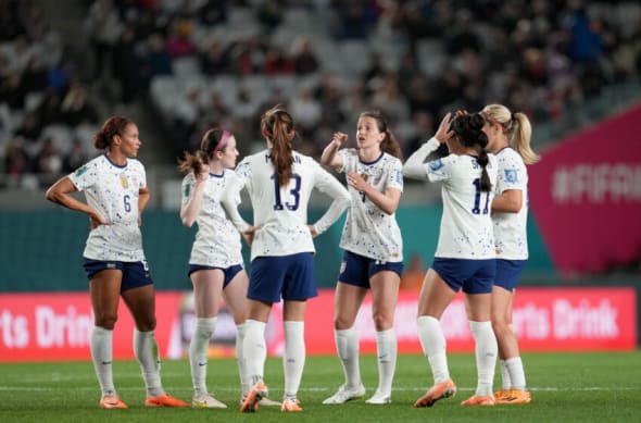 USWNT's Andi Sullivan talks with team