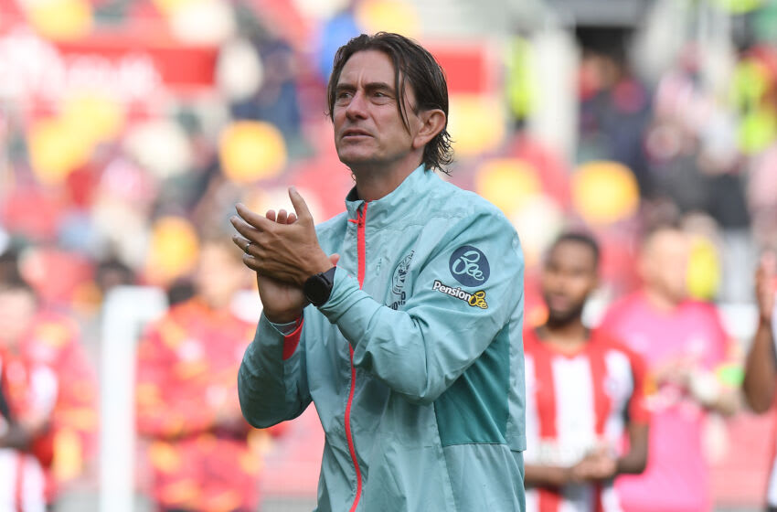 Thomas Frank applauds the fans after the final whistle during the match between Brentford FC and Crystal Palace at Gtech Community Stadium on August 26, 2023 in Brentford, England. (Photo by Tony Marshall/Getty Images)