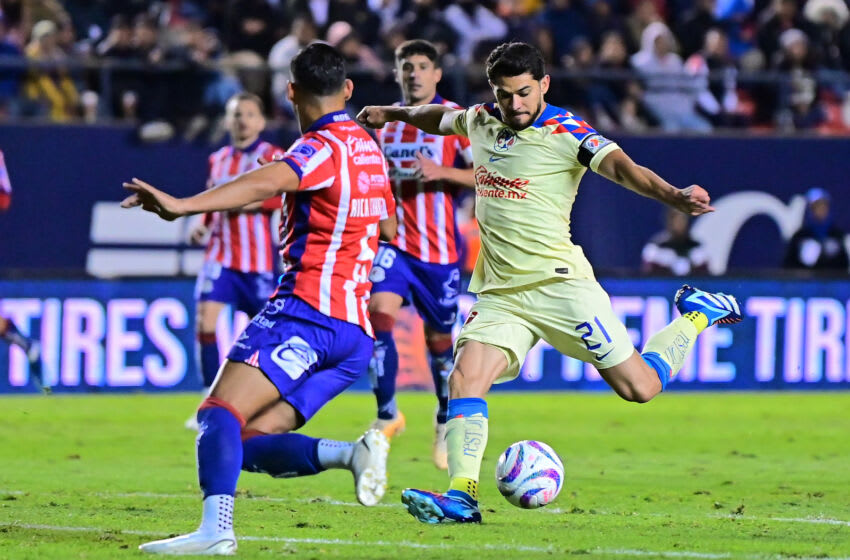 Since recovering fitness last month, defending Liga MX MVP Henry Martin (right) has been wreaking havoc. Martín scored the lone goal in América's 1-0 win at San Luis on Wednesday. (Photo by Ricardo Hernandez/Jam Media/Getty Images)