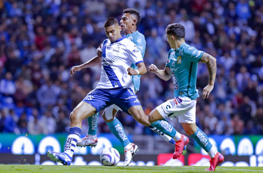 Guillermo Martínez fought off William Tesillo to slot home Puebla's first goal. Martínez scored twice more to climb to fourth on the Liga MX scoring chart with 8 goals. (Photo by Imelda Medina/Jam Media/Getty Images)