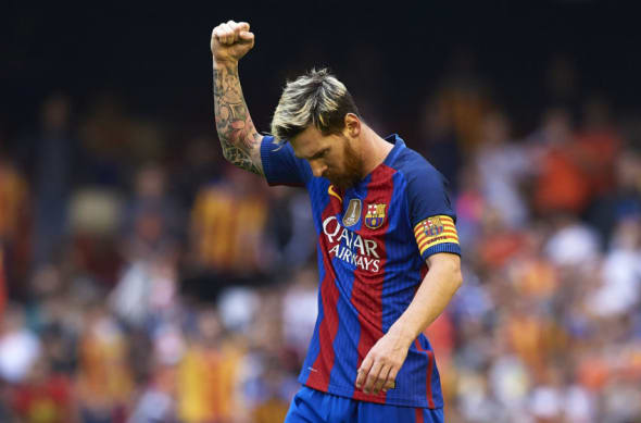 VALENCIA, SPAIN - OCTOBER 22: Lionel Messi of Barcelona celebrates scoring his team's third goal during the La Liga match between Valencia CF and FC Barcelona at Mestalla Stadium on October 22, 2016 in Valencia, Spain. (Photo by Manuel Queimadelos Alonso/Getty Images)