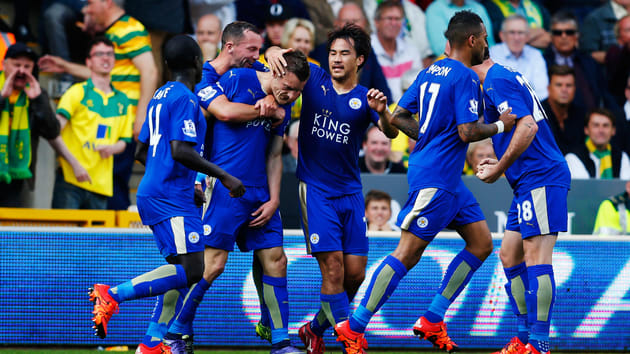 NORWICH, ENGLAND - OCTOBER 03: Jamie Vardy (3rd L) of Leicester City celebrates scoring his team's first goal with his team mates during the Barclays Premier League match between Norwich City and Leicester City at Carrow Road on October 3, 2015 in Norwich, United Kingdom. (Photo by Harry Engels/Getty Images)